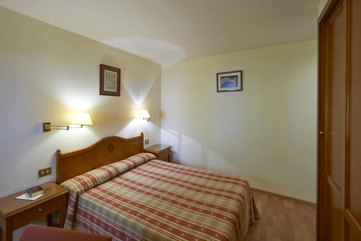 Escrivaninha, Wi-Fi de cortesia, roupa de cama