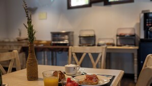 Kontinental frokost mot et tillegg på hverdagene