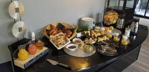 Kontinental frokost hver dag (mot et tillegg)