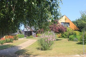 Property grounds - LOGIS Les Dineux Village (Tremeur)