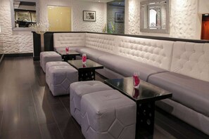 2 restaurants, serveren ontbijt, lunch, Latijns-Amerikaanse gerechten