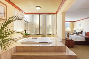 套房, 1 张特大床, 无烟房 (Bridal Suite) | 高档床上用品、Select Comfort 床、客房内保险箱、办公桌