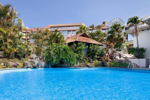 3 outdoor pools, sun loungers