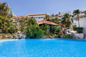 3 outdoor pools, pool loungers - Wyndham San Jose Herradura Hotel & Convention Center (La Asunción)