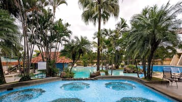 3 outdoor pools, sun loungers