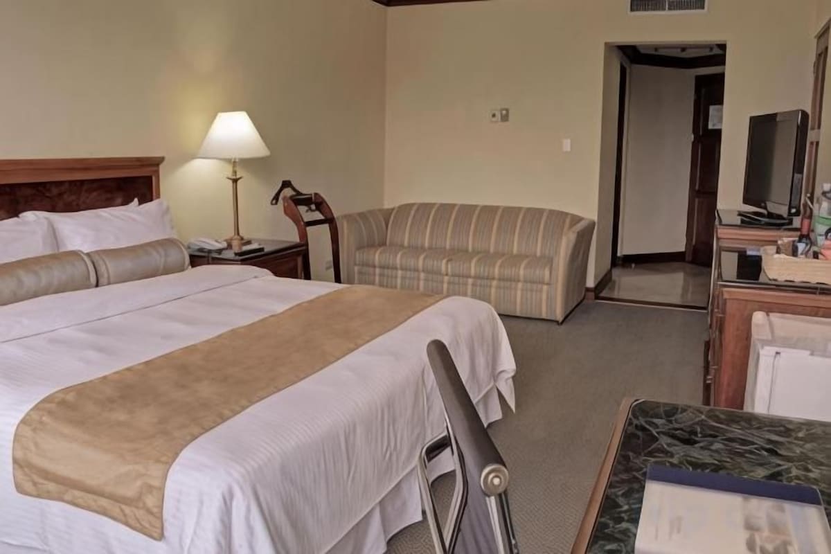 Premium bedding, Select Comfort beds, in-room safe, desk
