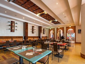 Der serveres frokost og aftensmad