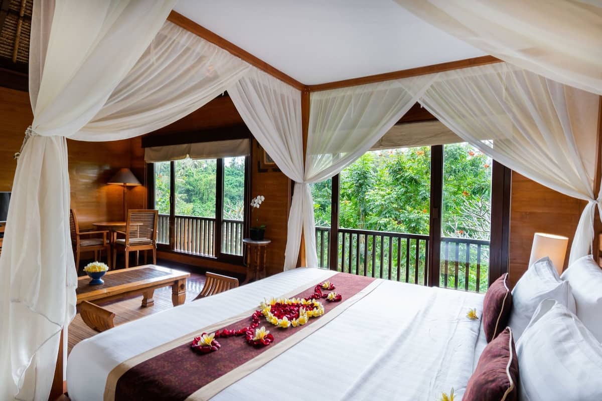 Egyptian cotton sheets, premium bedding, pillow-top beds, minibar