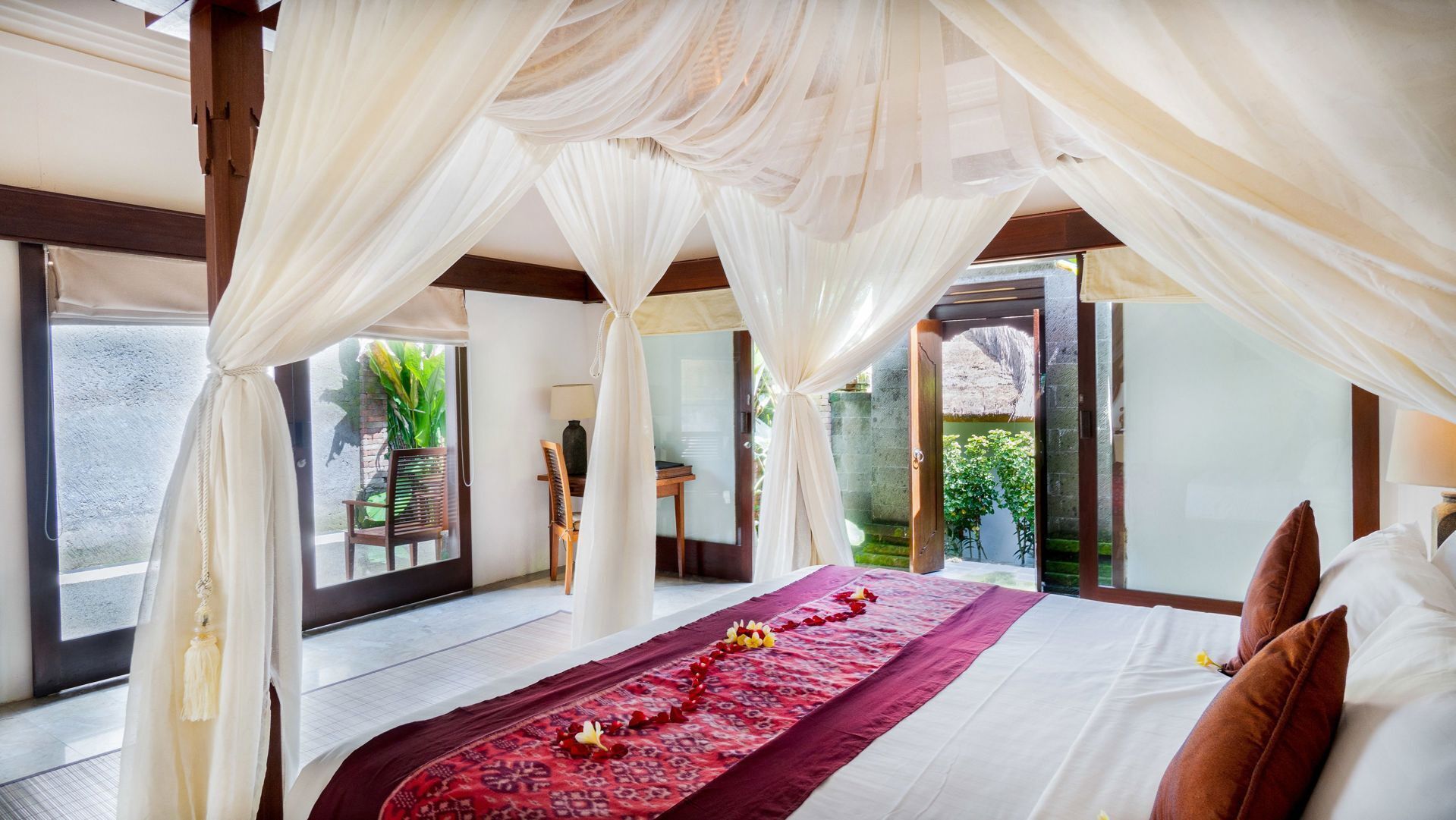 Egyptian cotton sheets, premium bedding, pillow-top beds, minibar