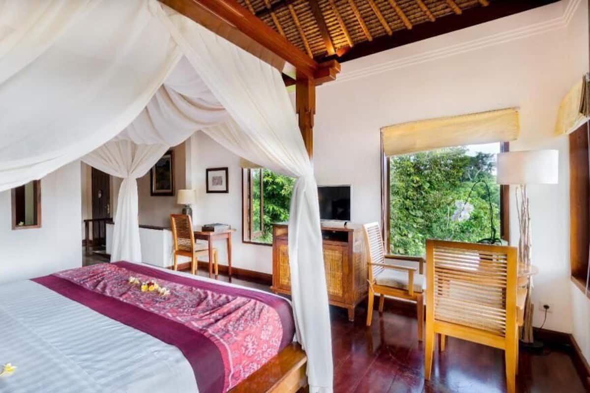 Egyptian cotton sheets, premium bedding, pillow-top beds, minibar