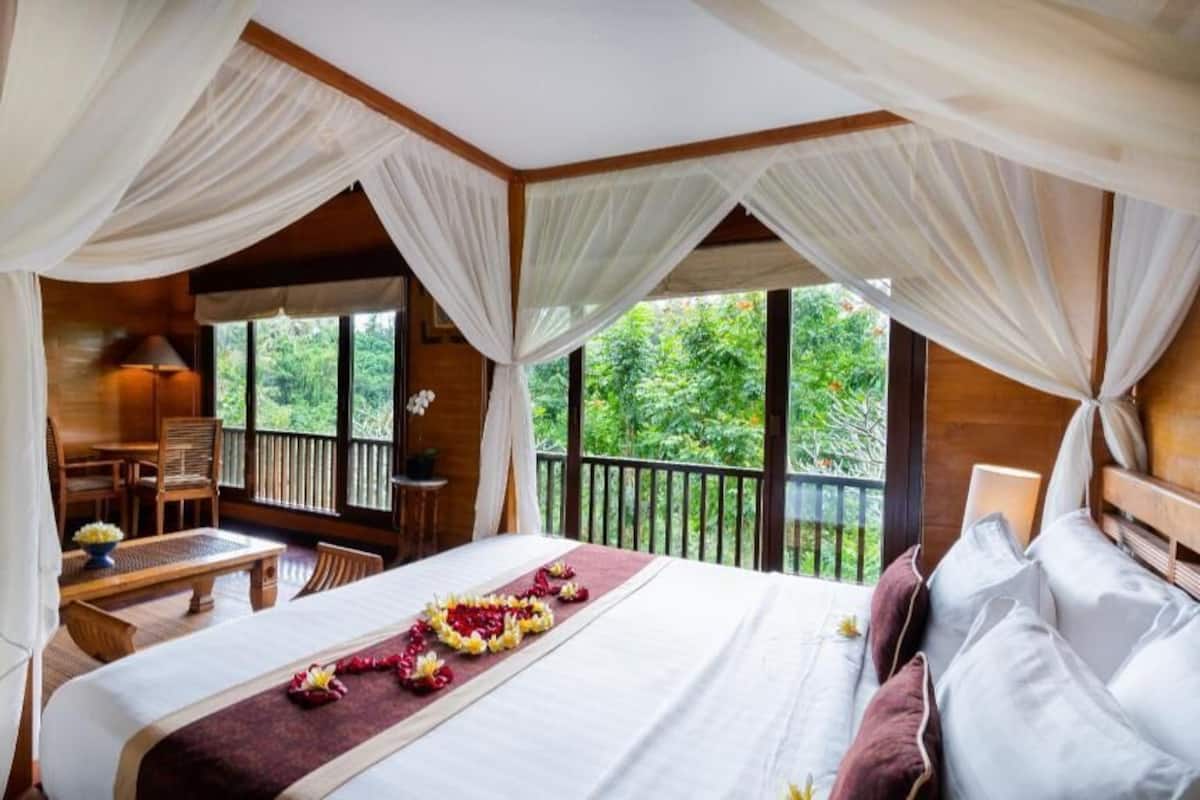 Egyptian cotton sheets, premium bedding, pillow-top beds, minibar