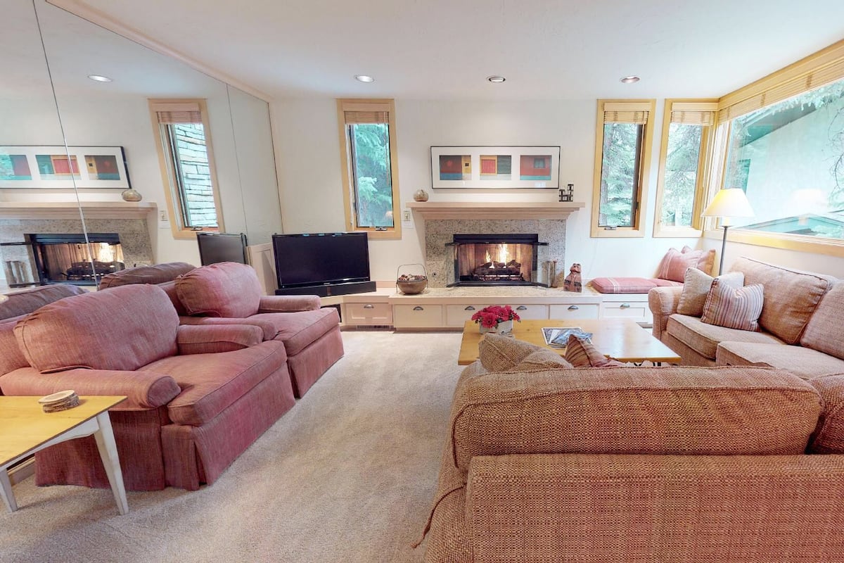 TV, fireplace, DVD player