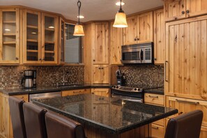 Room | Private kitchen | Full-size fridge, microwave, stovetop, dishwasher