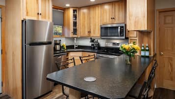 Room | Private kitchen | Full-size fridge, microwave, stovetop, dishwasher