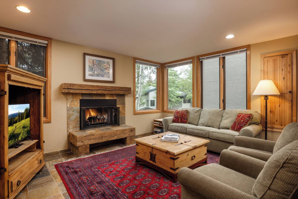 Condo (2 Bedrooms) | Front of property