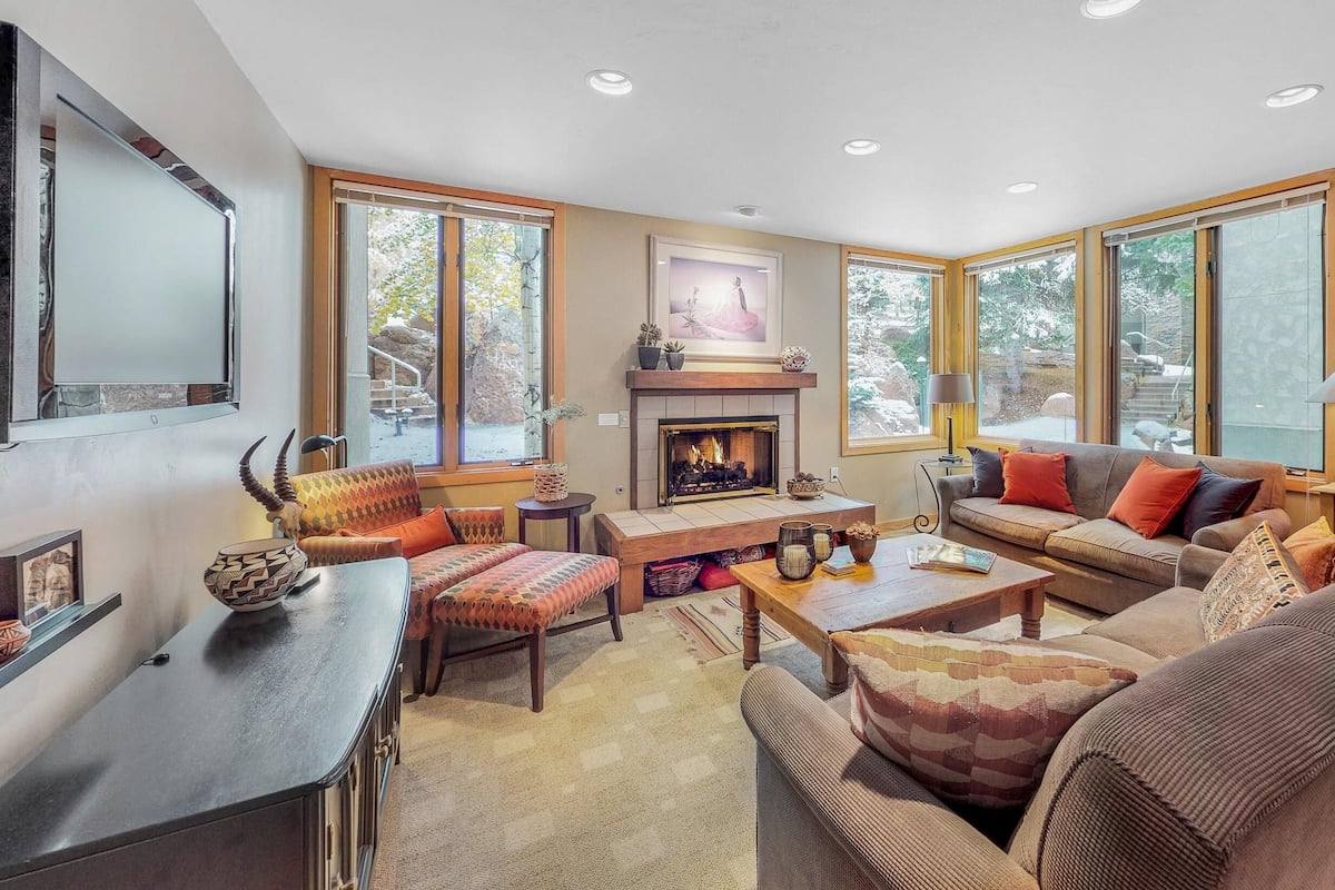 Condo (2 Bedrooms) | Front of property