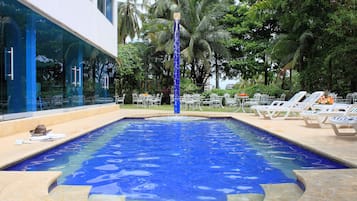 Piscine couverte, piscine extérieure