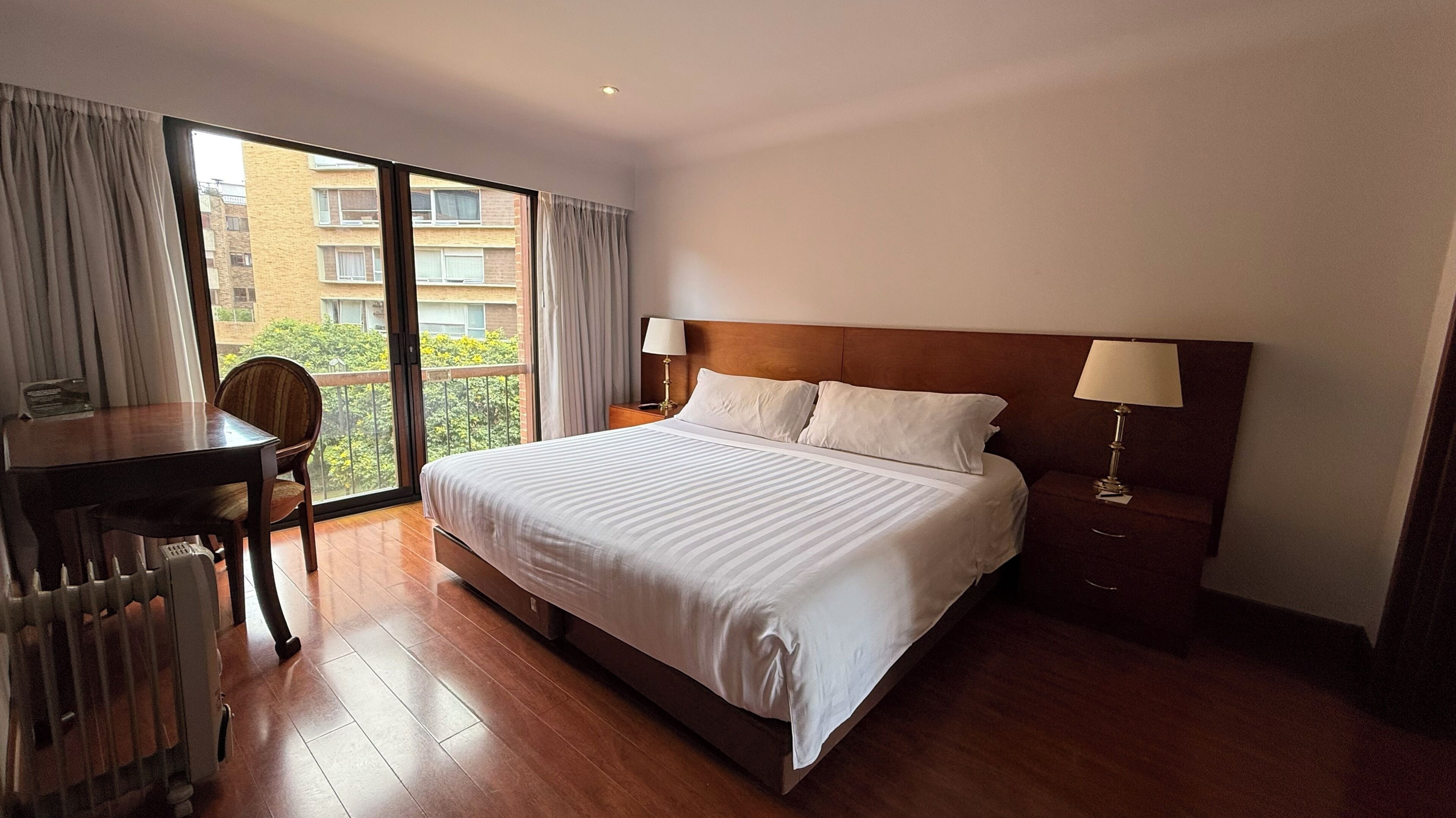 Appartamento Standard, letti multipli (ApartaSuite 2 King Beds) | Biancheria da letto di alta qualità, minibar, cassaforte in camera