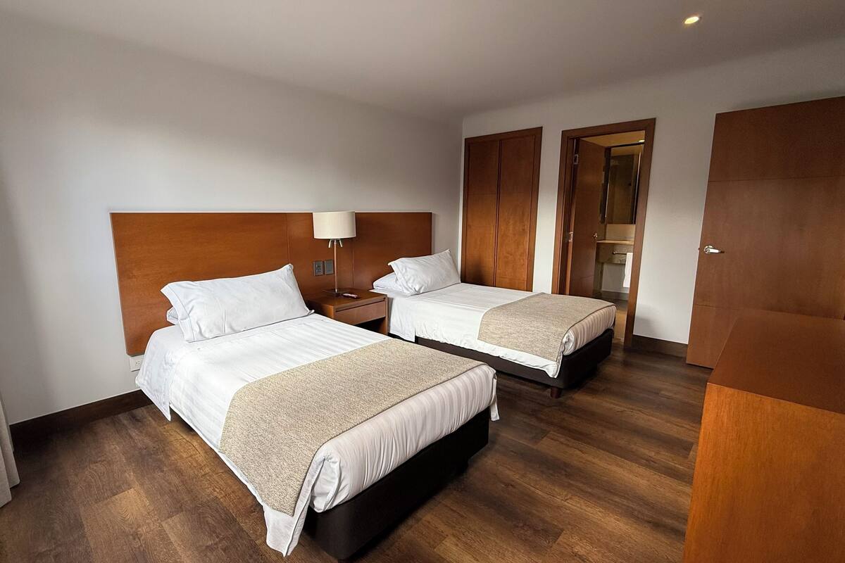 Deluxe Apartment, Multiple Beds, 2 Bathrooms (ApartaSuite Estelar 2 Habitaciones) | Premium bedding, minibar, in-room safe, desk