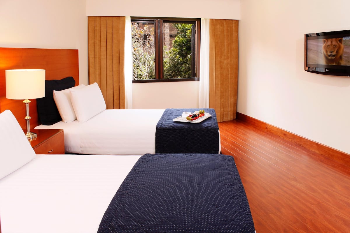 Premium bedding, in-room safe, desk, blackout curtains