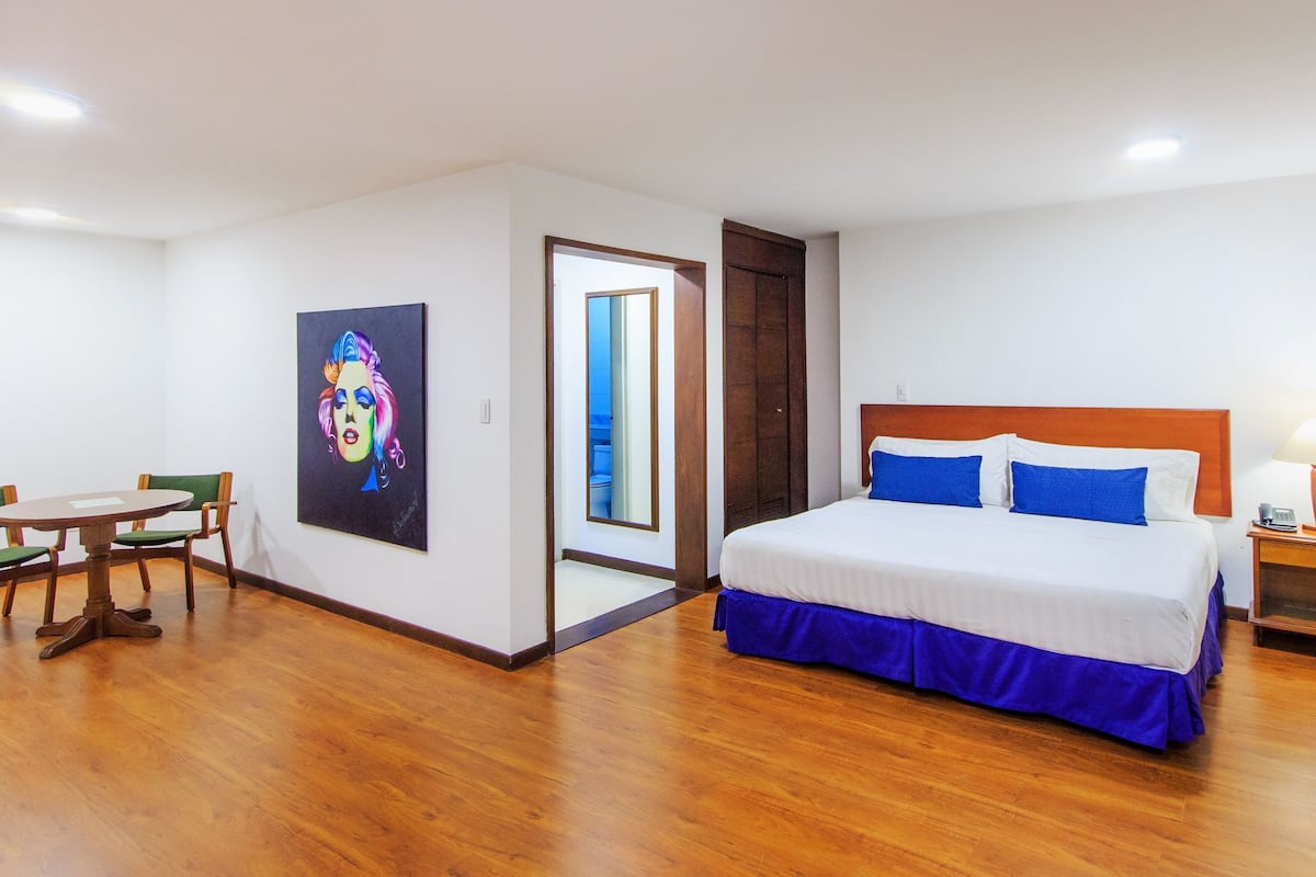 セーフティボックス (室内)、WiFi (無料)、ベッドシーツ