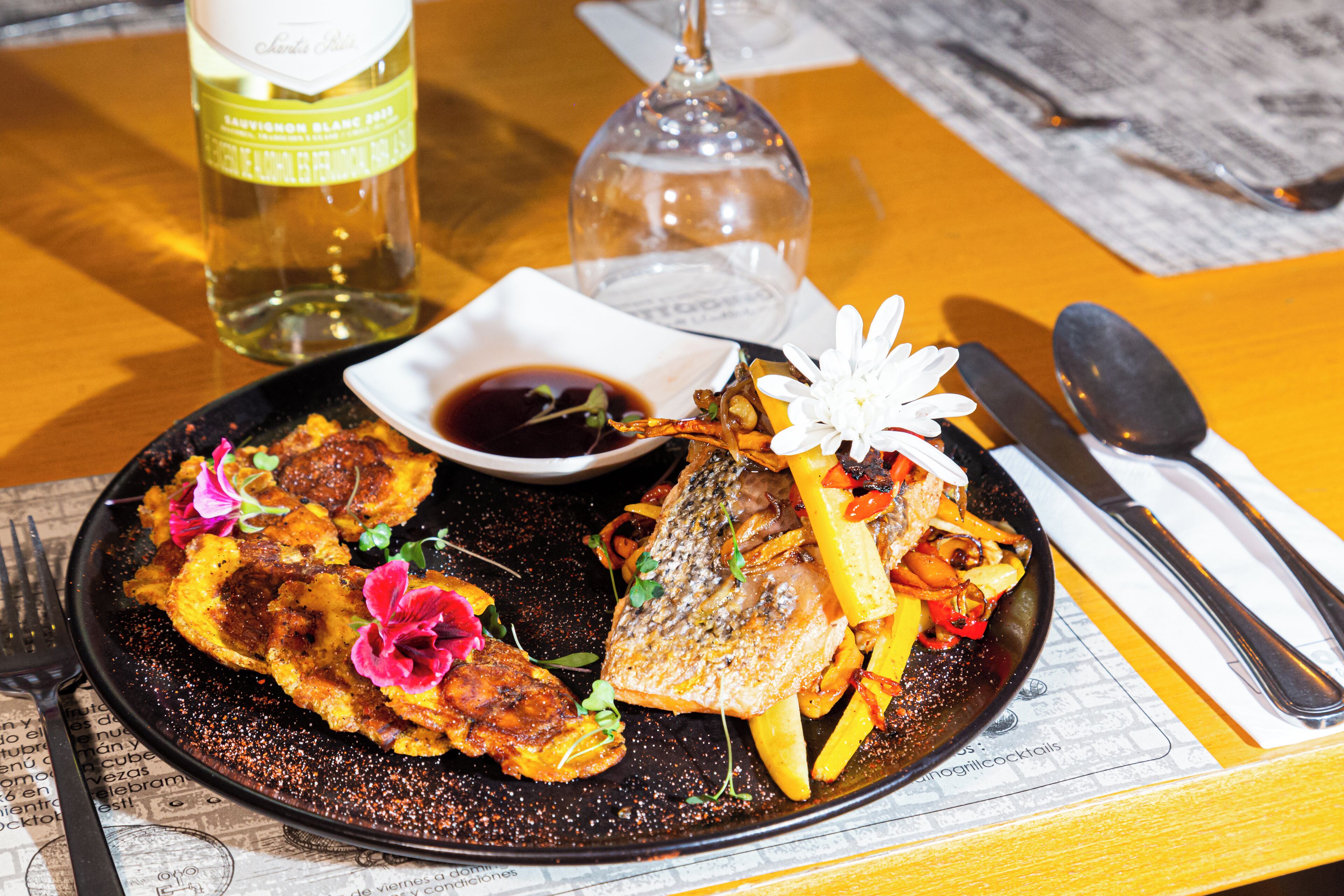 breakfast, lunch and dinner served