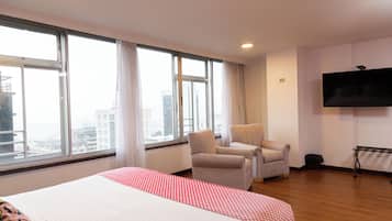 Superior-Doppelzimmer | Wohnbereich | 32-Zoll-Fernseher mit Kabelempfang