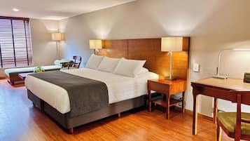 Chambre Supérieure, 1 très grand lit | Literie de qualité supérieure, coffres-forts dans les chambres, bureau