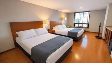 Habitación superior, 2 camas individuales | Ropa de cama de alta calidad y caja de seguridad en la habitación