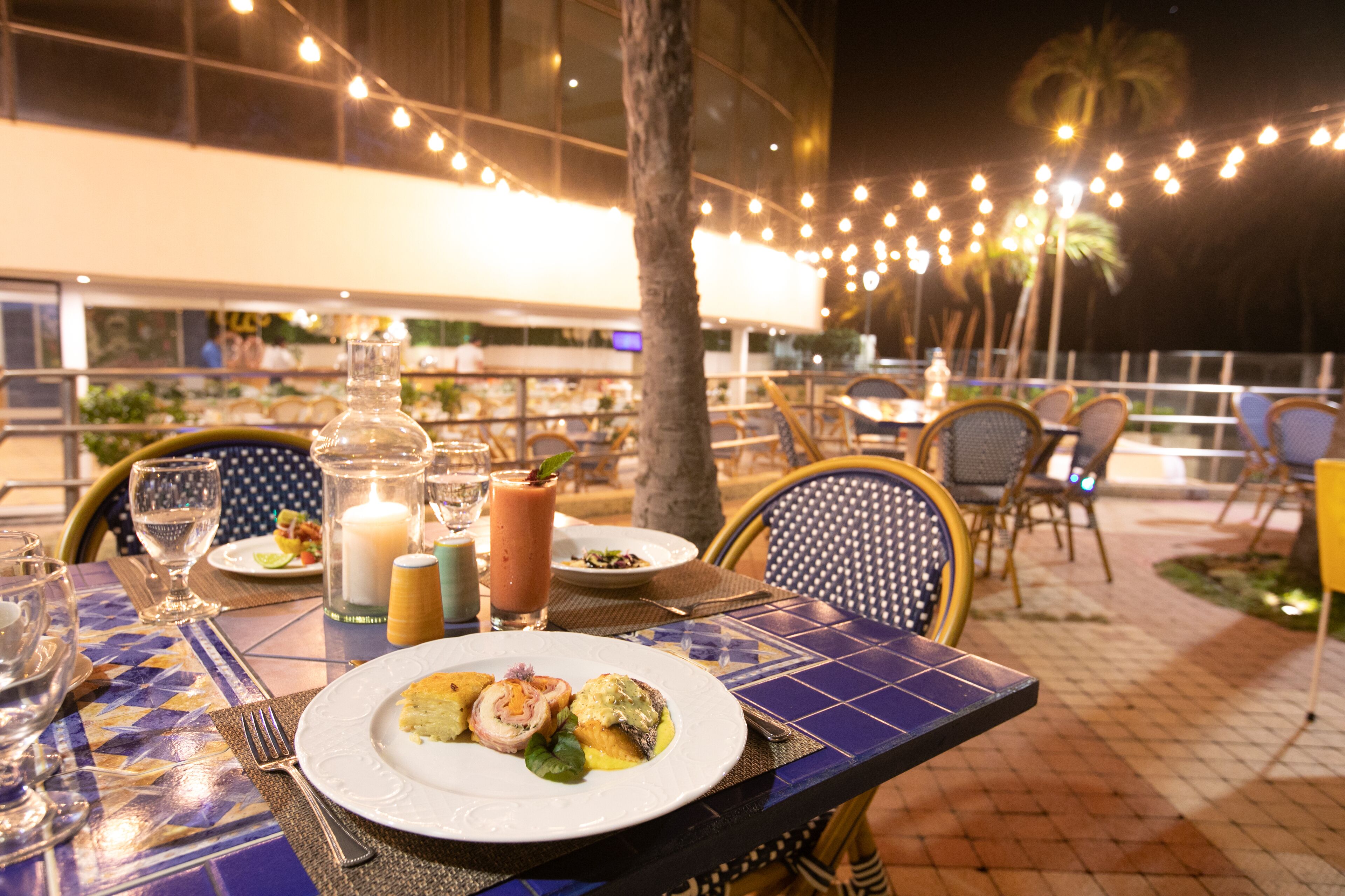 3 restaurantes, é servido café da manhã