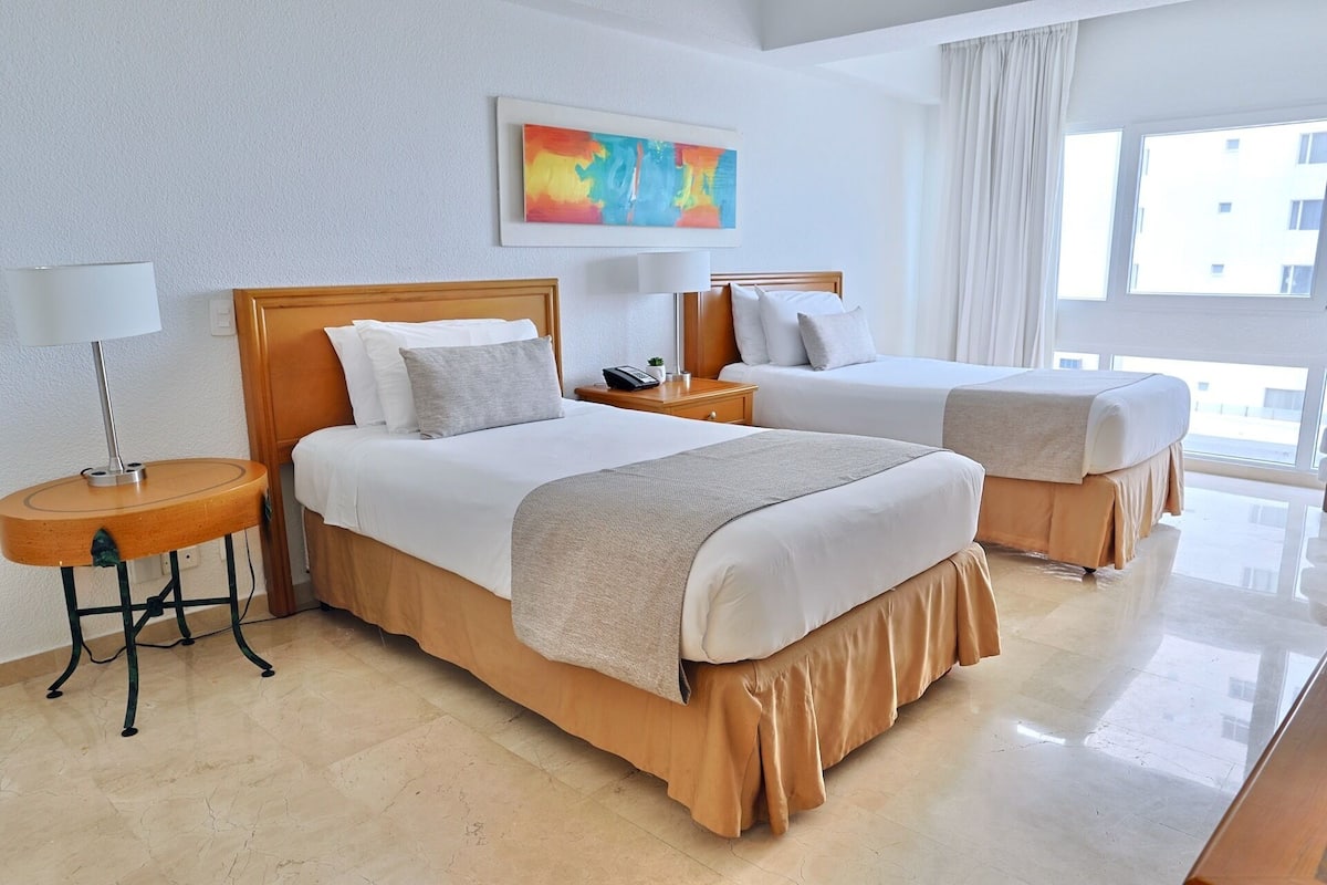 Executive Room, Multiple Beds, Partial Ocean View | 1 bedroom, premium bedding, minibar, in-room safe
