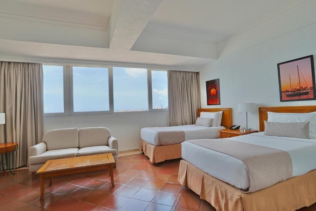 ห้องจูเนียร์สตูดิโอสวีท, หลายเตียง, วิวทะเล | เครื่องนอนระดับพรีเมียม, มินิบาร์, ตู้นิรภัยในห้องพัก, โต๊ะทำงาน