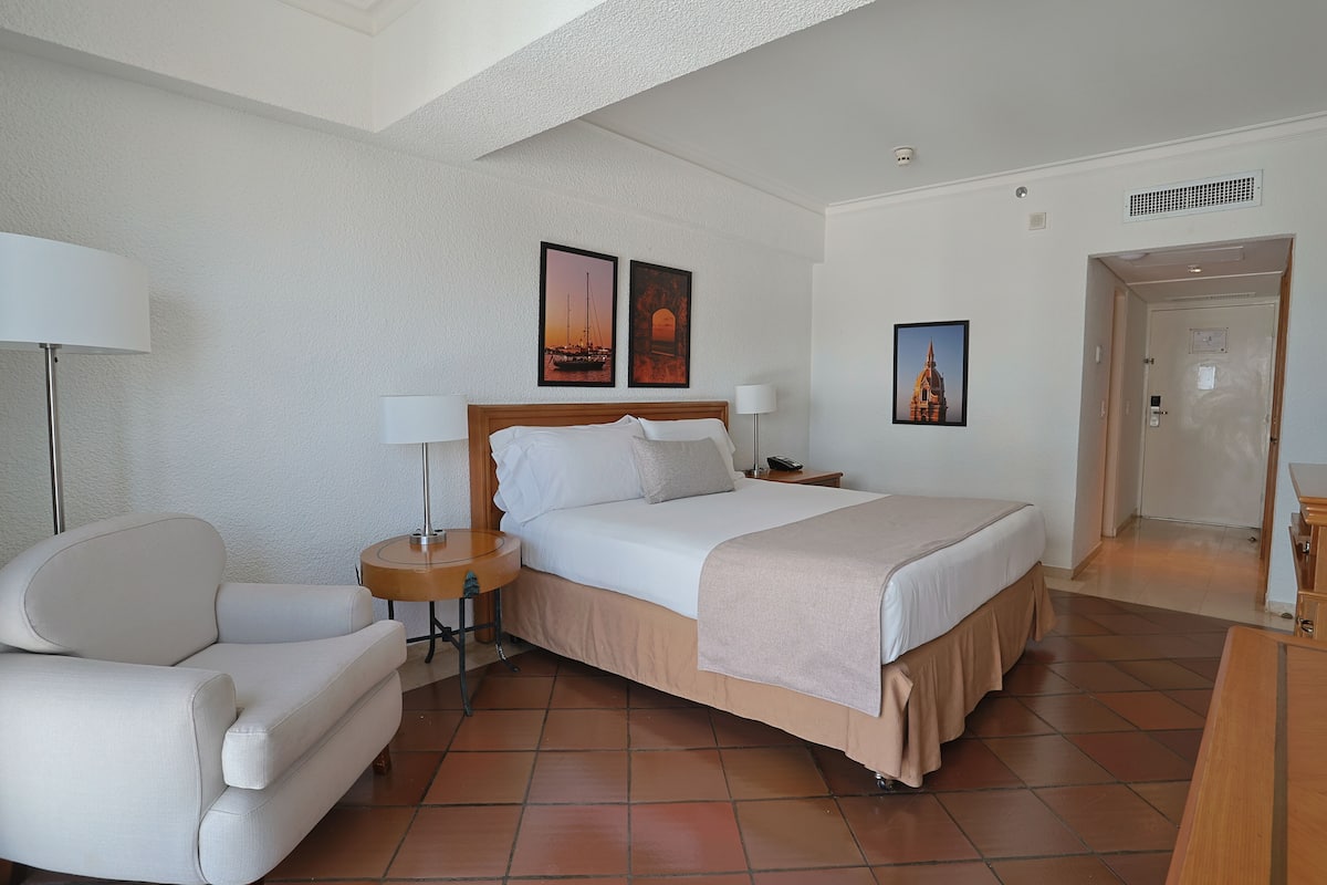 1 bedroom, premium bedding, minibar, in-room safe