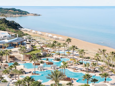 2 piscinas al aire libre, tumbonas. Grecotel La Riviera at Riviera Olympia & Aqua Park