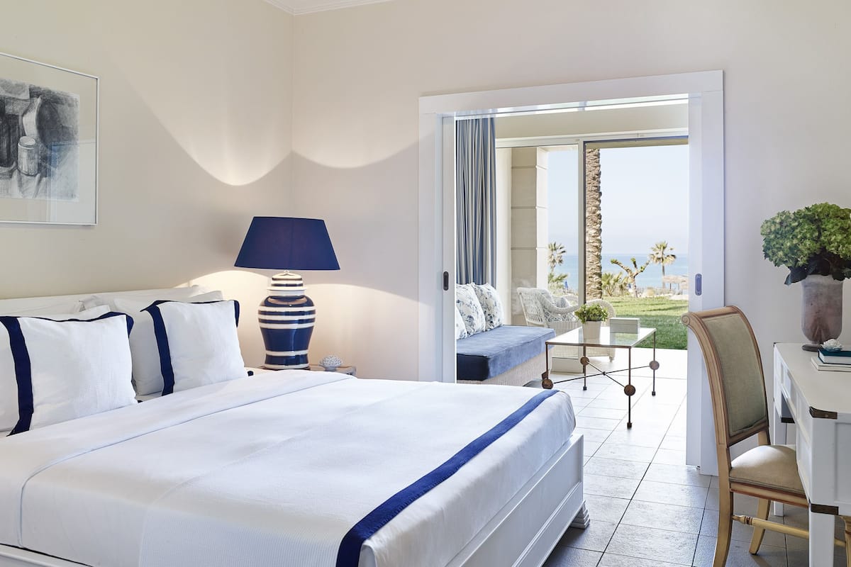 Minibar, in-room safe, soundproofing, WiFi (free)