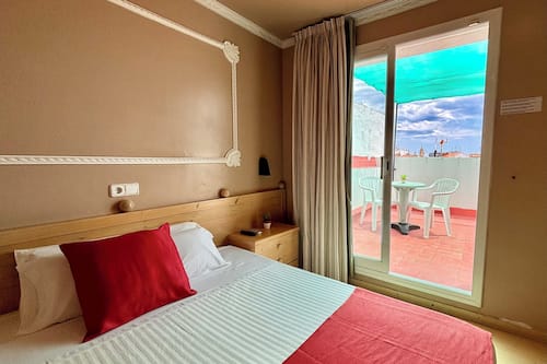 Standard Double Room, Balcony | In-room safe, desk, iron/ironing board, free WiFi