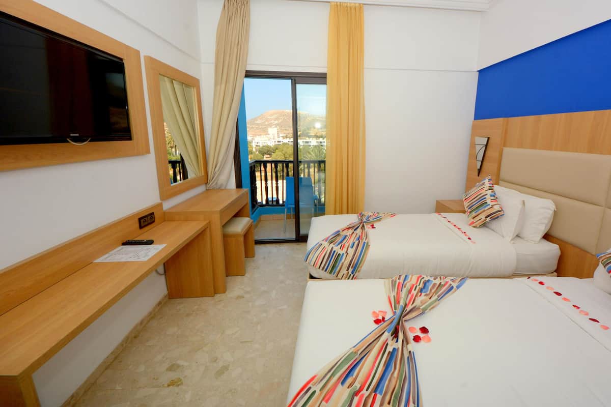Chambre avec lits jumeaux | Coffres-forts dans les chambres, bureau, chambres insonorisées