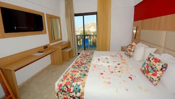 Standard Double Room | In-room safe, desk, soundproofing, free WiFi