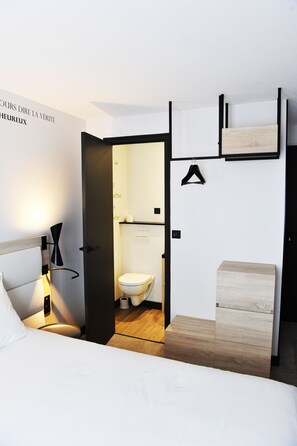 Standard-Doppelzimmer | Individuell dekoriert, individuell eingerichtet, Schreibtisch