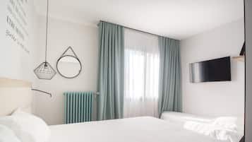 Triple Room | Individually decorated, individually furnished, desk, soundproofing