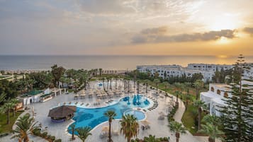 2 Innenpools, Außenpool