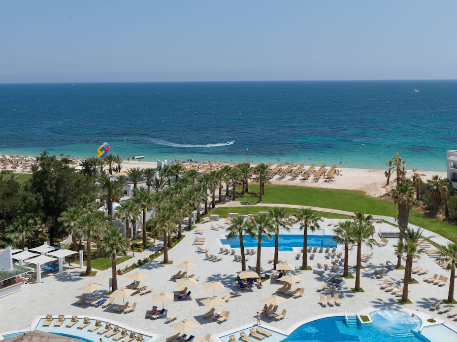 2 kolam renang indoor dan kolam renang outdoor