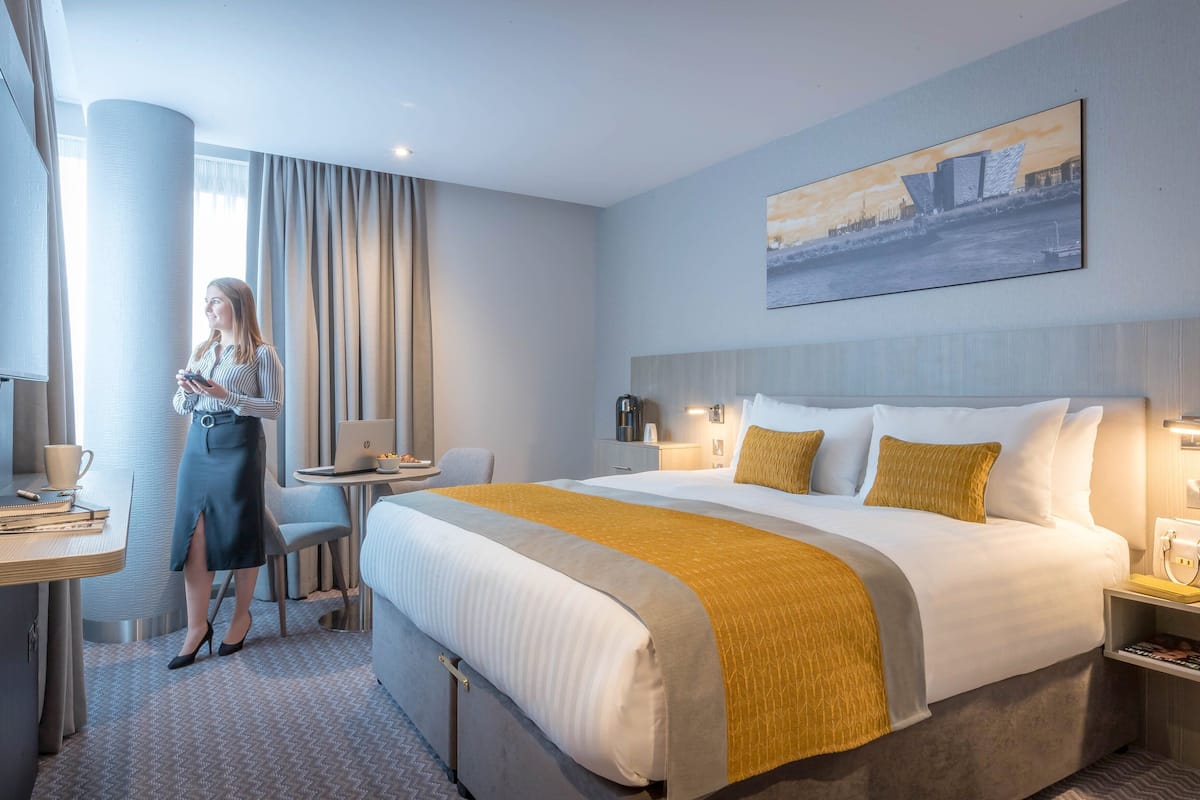 Hypo-allergenic bedding, in-room safe, desk, blackout drapes
