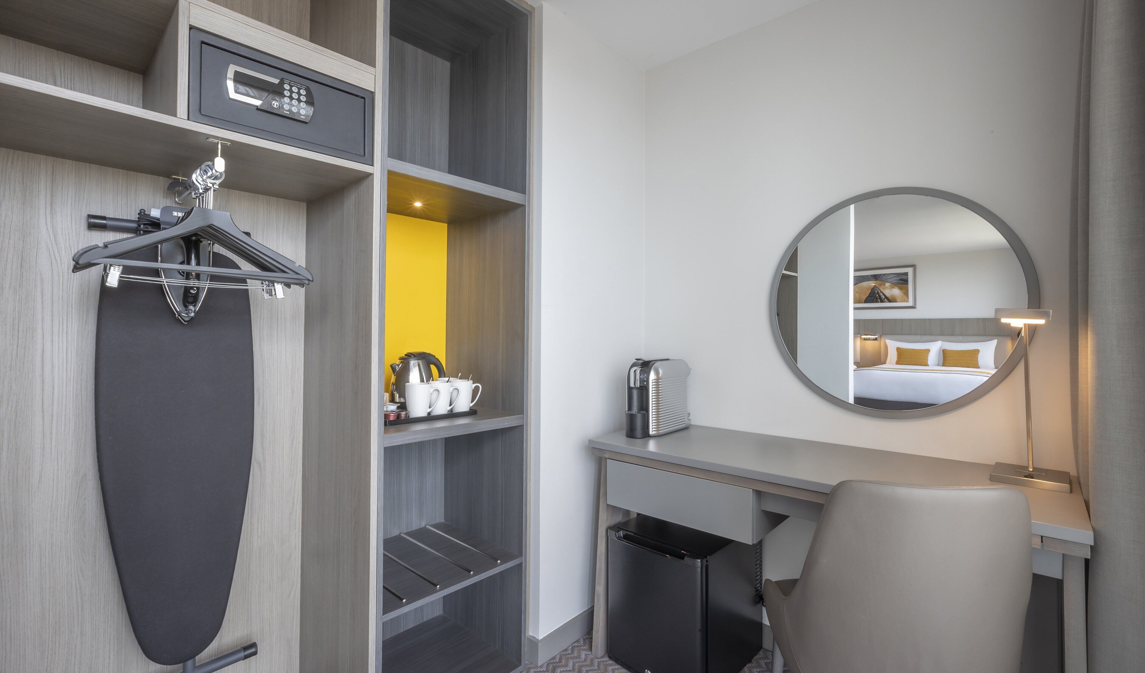 in-room business centre