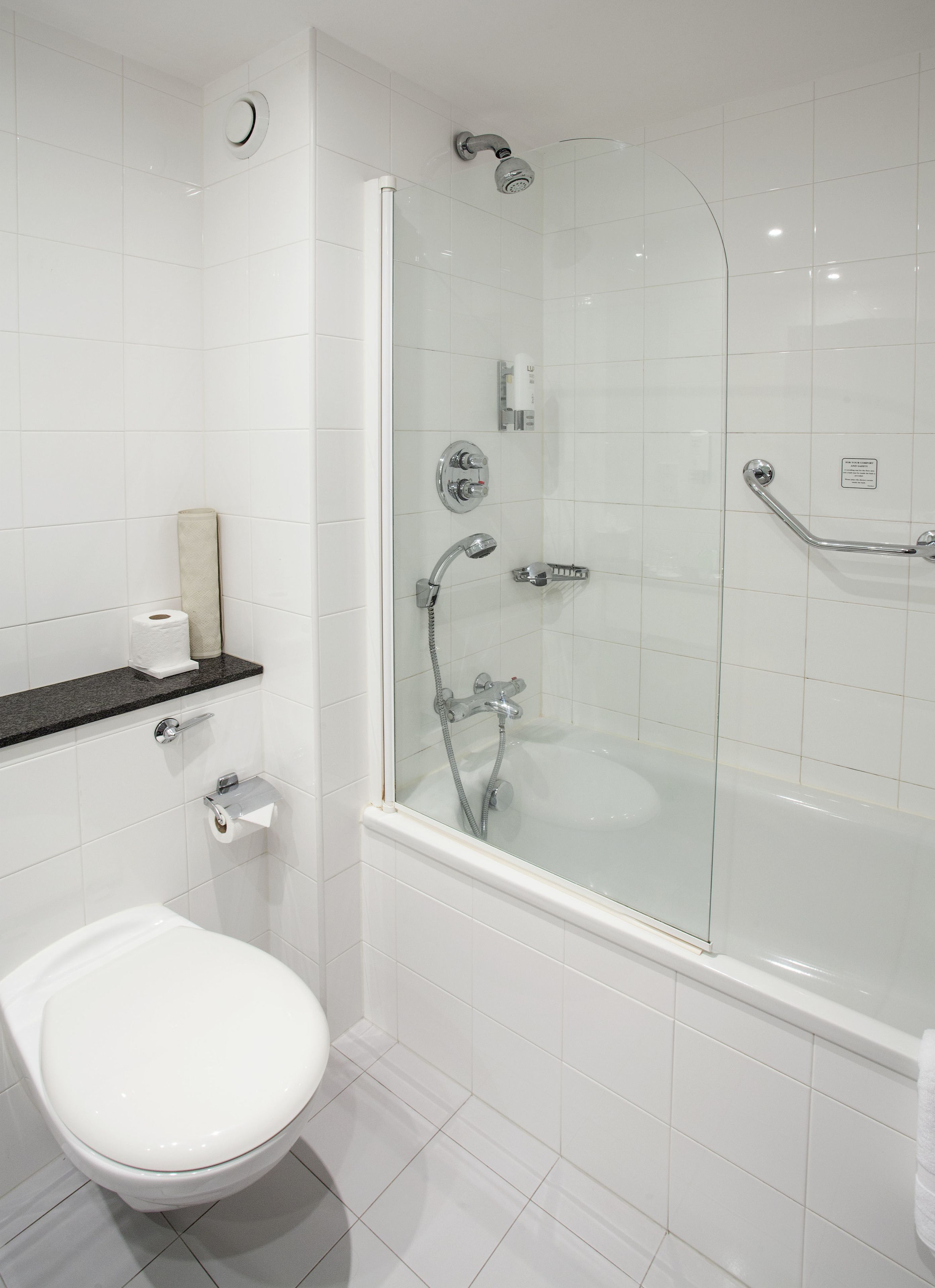 combined shower/bathtub, eco-friendly toiletries, hair dryer, towels