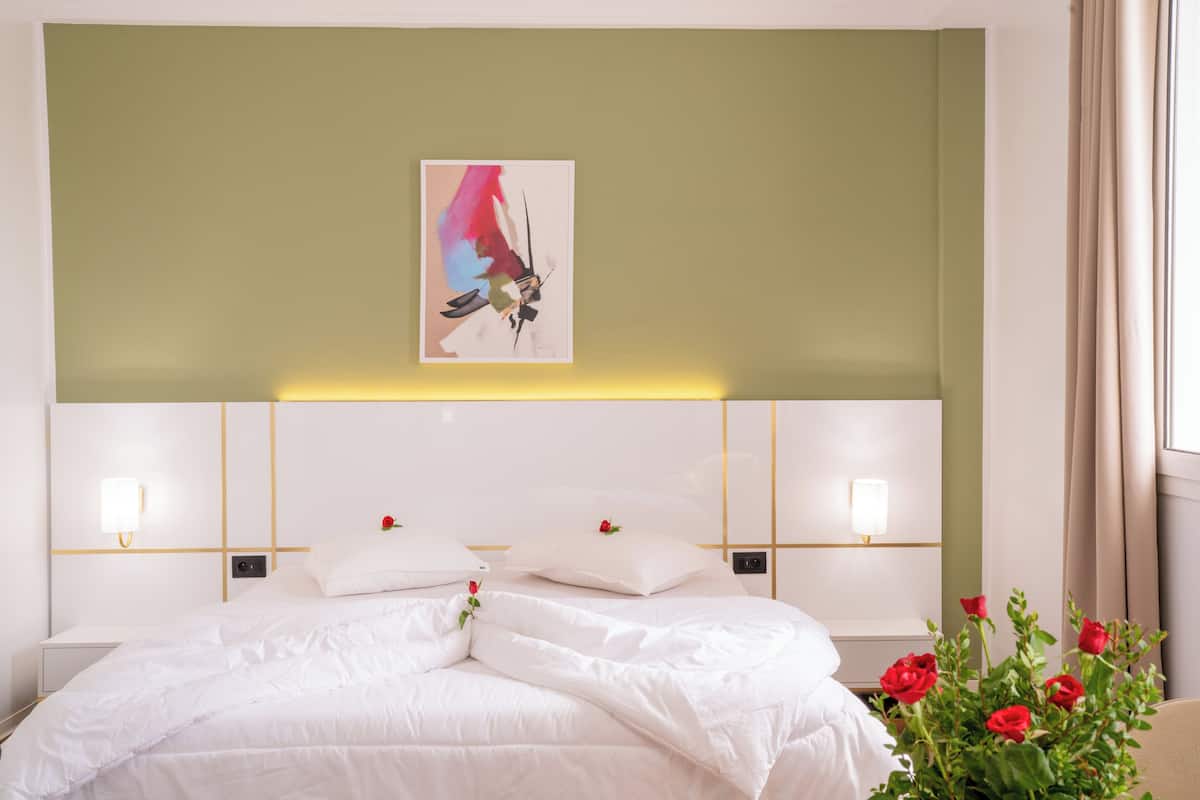 Habitación Deluxe doble | Caja fuerte, escritorio, espacio para trabajar con un portátil