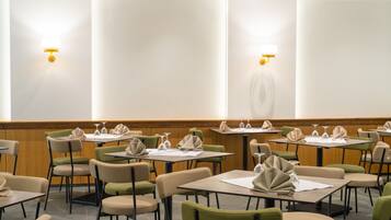 Breakfast, lunch and dinner served