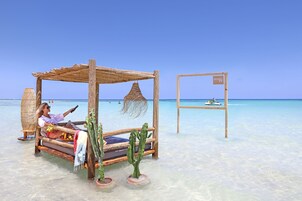Private beach, white sand, beach towels, water skiing