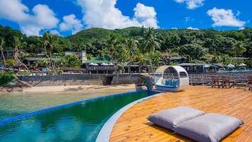 3 outdoor pools, pool umbrellas, pool loungers