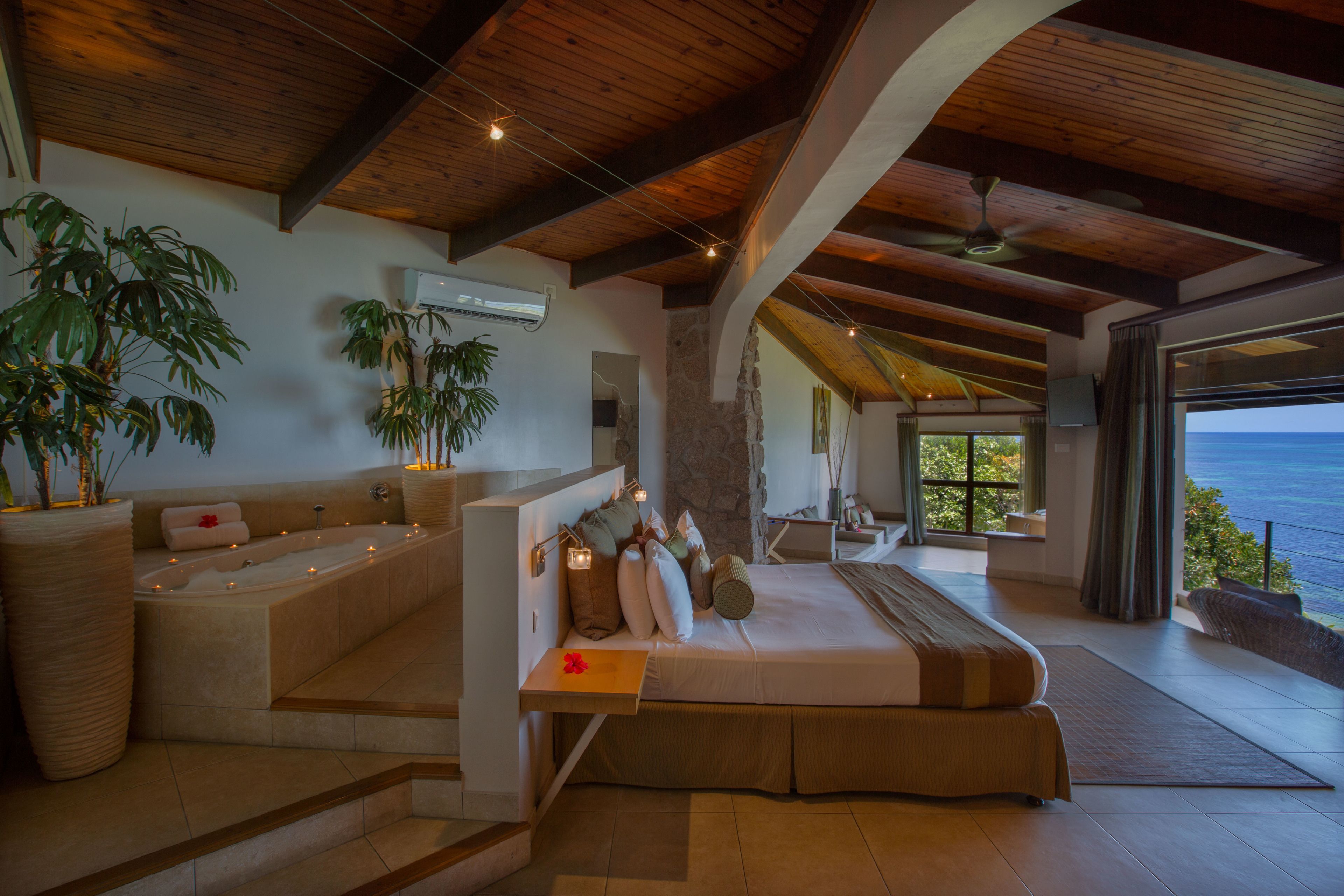 junior studio suite | 1 bedroom, premium bedding, tempur-pedic beds, in-room safe